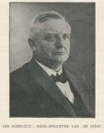 716393 Portret van Jan Oudegeest (vakbondsleider en politicus, 1870-1950), medeoprichter van het jubilerende “De Stem”, ...
